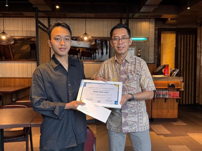 Selamatkan Anak Tamu dari Kolam Renang, Lulusan Aero Astra Akademia Raih Penghargaan dari Mercure Karawang Selamatkan Anak Tamu dari Kolam Renang, Lulusan Aero Astra Akademia Raih Penghargaan dari Mercure Karawang