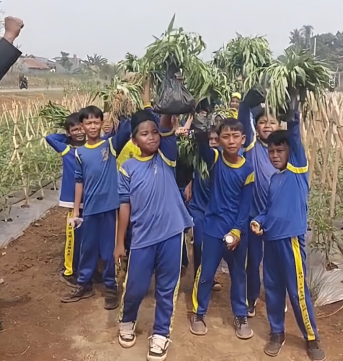 253 Siswa Ikuti Eduwisata Ketahanan Pangan Bomang, Belajar Pertanian dan Peduli Lingkungan 253 Siswa Ikuti Eduwisata Ketahanan Pangan Bomang, Belajar Pertanian dan Peduli Lingkungan
