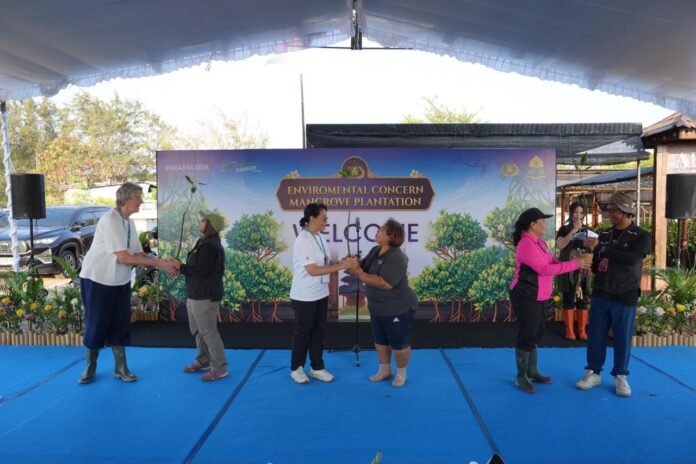 POLRI dan Seasoldier Tanam 1.000 Mangrove di Pesisir Denpasar POLRI dan Seasoldier Tanam 1.000 Mangrove di Pesisir Denpasar
