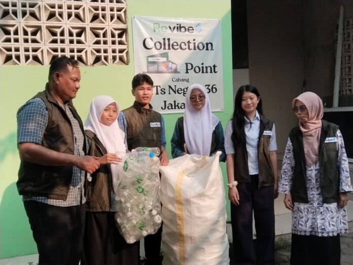 Dari Sekolah ke Industri Daur Ulang, Revibes Kelola Botol Plastik lewat Collection Point Digital Dari Sekolah ke Industri Daur Ulang, Revibes Kelola Botol Plastik lewat Collection Point Digital