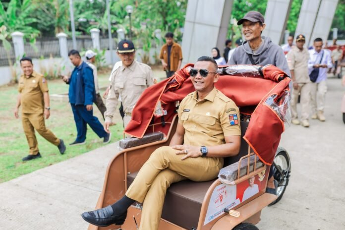 Prabowo Hibahkan 160 Becak Listrik untuk Pengayuh Lansia di Kota Bogor