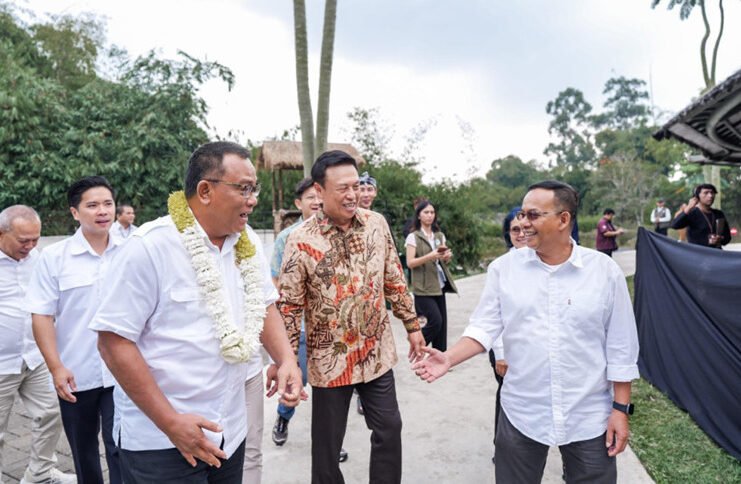 Menteri LH Tekankan Ekowisata dan Ekonomi Sirkular untuk Pembangunan Berkelanjutan Menteri LH Tekankan Ekowisata dan Ekonomi Sirkular untuk Pembangunan Berkelanjutan