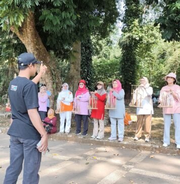 Komunitas 50+ Regional Jawa Barat Latihan Angklung di Kebun Raya Bogor Komunitas 50+ Regional Jawa Barat Latihan Angklung di Kebun Raya Bogor