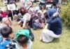 Anak-anak Kampung Pasir Angin Ikuti Simulasi Gempa dalam Edukasi Mitigasi Bencana Anak-anak Kampung Pasir Angin Ikuti Simulasi Gempa dalam Edukasi Mitigasi Bencana