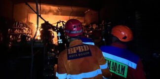 Tiga Ruko Ludes Terbakar di Surya Kencana Bogor, Dua Bangunan Ikut Terdampak Tiga Ruko Ludes Terbakar di Surya Kencana Bogor, Dua Bangunan Ikut Terdampak