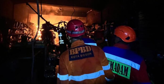 Tiga Ruko Ludes Terbakar di Surya Kencana Bogor, Dua Bangunan Ikut Terdampak