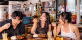 de Braga by ARTOTEL Hadirkan Heat Meets Flavor, Sajikan Lima Menu Hot Plate untuk Musim Hujan de Braga by ARTOTEL Hadirkan Heat Meets Flavor, Sajikan Lima Menu Hot Plate untuk Musim Hujan